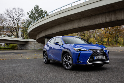 Lexus UX 300e.