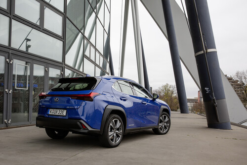 Lexus UX 300e.