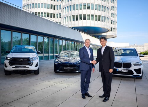 Foto der Woche: BMW-Chef Oliver Zipse und Toyota-Präsident Koji Sato.