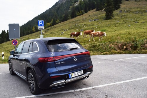 Mit dem Mercedes-Benz EQS 450+ SUV unterwegs auf der Deutschen Alpenstraße.