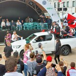 Le Mans 2024: Die Fahrerparade am Tag vor dem Start (hier das am Ende mit 14 Sekunden Rückstand zweitplatzierte Toyota-Trio). 